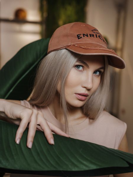 Бейсболка с логотипом