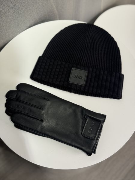 Шапка с нашивкой-логотипом