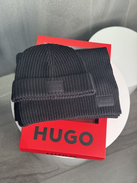 Комплект из шапки и шарфа с логотипом