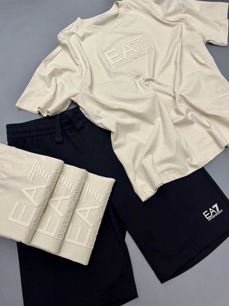 Футболка с логотипом