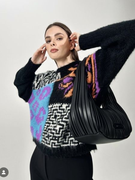 Джемпер с ярким принтом