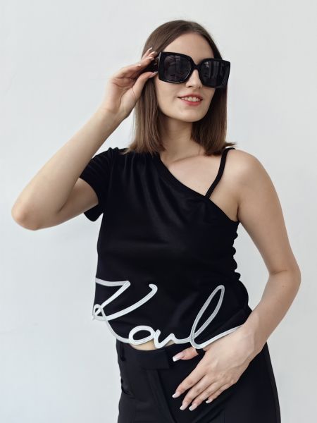 Футболка на одно плечо с фирменной вышивкой