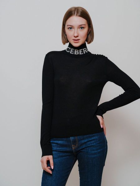 Свитер с воротником-стойкой и логотипом